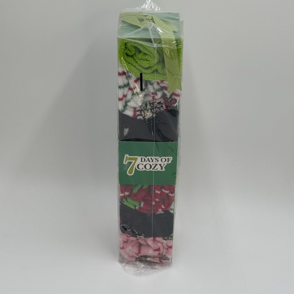 Grinch Sock Set‎ 7 Pair Womens 4-10 Cozy Holiday NEW - Picture 2 of 8